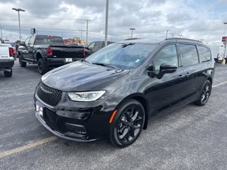 New 2026 Chrysler Pacifica Limited w/ S Appearance Package image 1