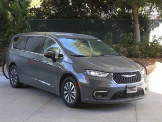 New 2023 Chrysler Pacifica Touring-L image 1