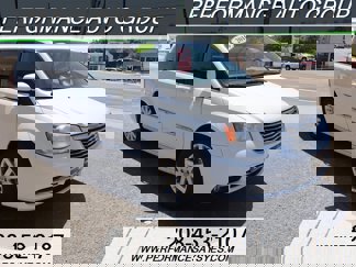 Used 2016 Chrysler Town & Country Touring image 1