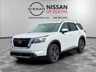 New 2025 Nissan Pathfinder Platinum image 1