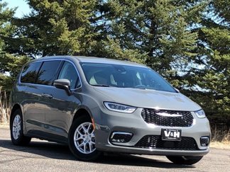 Used 2023 Chrysler Pacifica Touring-L image 1