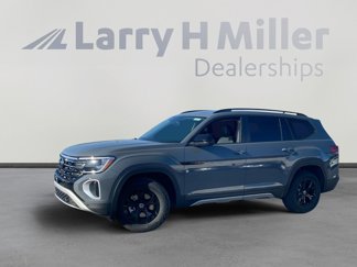 New 2025 Volkswagen Atlas Peak Edition SE image 1