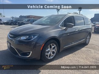 Used 2017 Chrysler Pacifica Touring-L w/ Tire & Wheel Group image 1