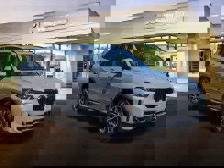 New 2025 BMW X5 xDrive40i w/ Parking Assistance Package image 1