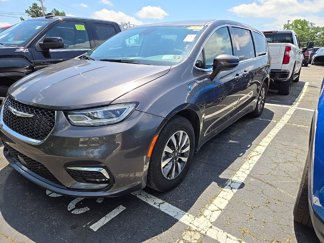 Used 2023 Chrysler Pacifica Touring-L image 1