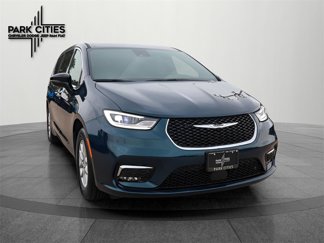 New 2025 Chrysler Pacifica Select image 1