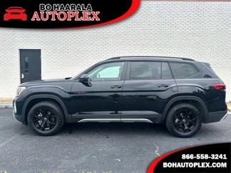 Used 2024 Volkswagen Atlas Peak Edition SE image 1
