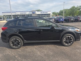 Used 2021 Subaru Crosstrek 2.0i image 1
