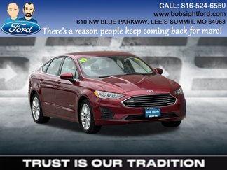 Used 2019 Ford Fusion SE image 1