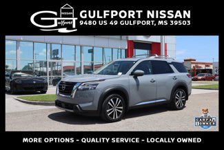 Used 2024 Nissan Pathfinder Platinum image 1