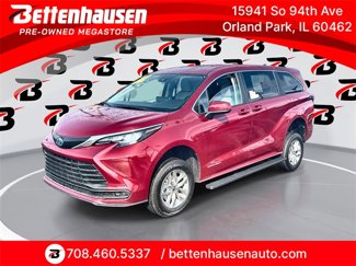 Used 2024 Toyota Sienna LE image 1