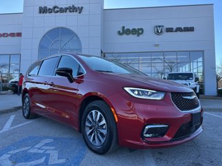 New 2025 Chrysler Pacifica Select w/ Uconnect Theater Family Group image 1