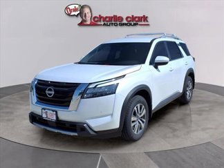 New 2025 Nissan Pathfinder SL image 1