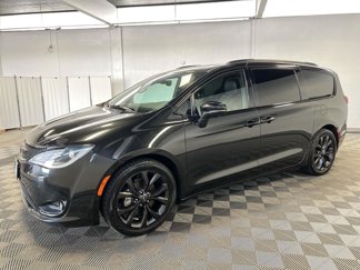 Used 2019 Chrysler Pacifica Limited w/ Advanced Safetytec Group image 1
