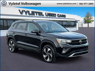 Used 2024 Volkswagen Taos SE w/ Panoramic Sunroof Package image 1