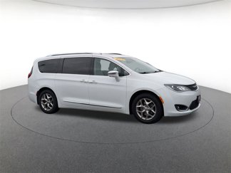 Used 2018 Chrysler Pacifica Limited image 1