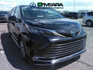 Used 2024 Toyota Sienna XLE image 1