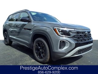 New 2025 Volkswagen Atlas Peak Edition SE image 1