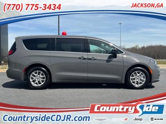 New 2025 Chrysler Pacifica Select image 1