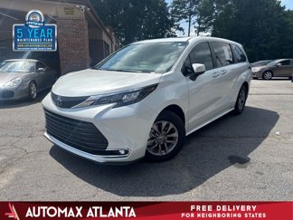 Used 2024 Toyota Sienna XLE image 1
