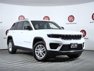 Used 2024 Jeep Grand Cherokee Laredo X image 1