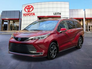 Used 2025 Toyota Sienna Platinum image 1