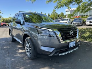 New 2025 Nissan Pathfinder SL image 1