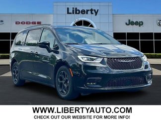 New 2025 Chrysler Pacifica Select image 1