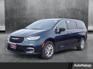 New 2025 Chrysler Pacifica Select w/ Uconnect Theater Family Group image 1