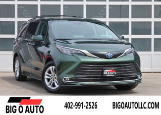 Used 2024 Toyota Sienna XLE w/ XLE Plus Package image 1