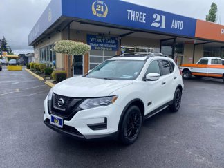 Used 2017 Nissan Rogue SV image 1