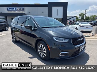 Used 2023 Chrysler Pacifica Touring-L image 1