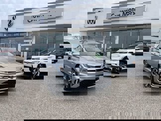 New 2025 Volkswagen Jetta SEL image 1