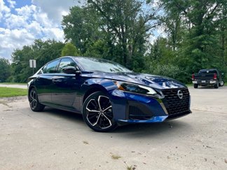 Used 2024 Nissan Altima 2.5 SR w/ SR Premium Package image 1