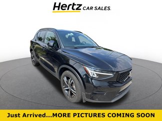 Used 2024 Volvo XC40 B5 Core image 1