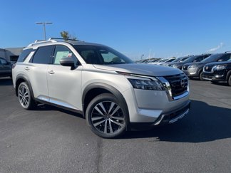 New 2025 Nissan Pathfinder Platinum image 1