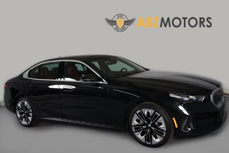 Used 2025 BMW 530i image 1