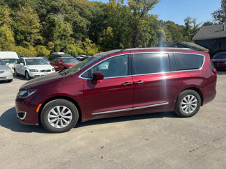 Used 2017 Chrysler Pacifica Touring-L image 1