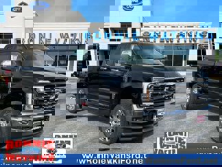 New 2025 Ford F250 4x4 Crew Cab Super Duty image 1