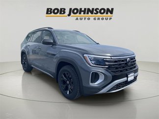 New 2025 Volkswagen Atlas Peak Edition SE image 1