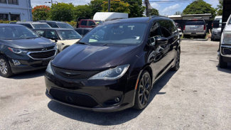 Used 2019 Chrysler Pacifica Limited w/ Advanced Safetytec Group image 1