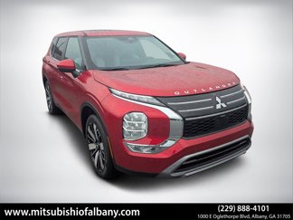 New 2025 Mitsubishi Outlander SE image 1