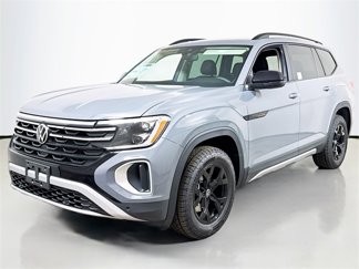 New 2025 Volkswagen Atlas Peak Edition SE image 1