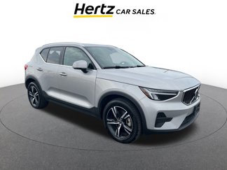 Used 2024 Volvo XC40 B5 Core image 1