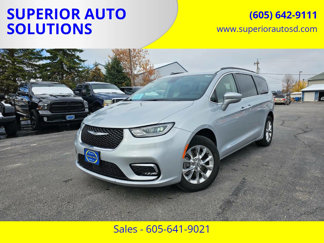 Used 2022 Chrysler Pacifica Touring-L image 1