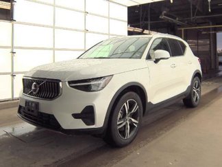 Used 2024 Volvo XC40 B5 Core image 1