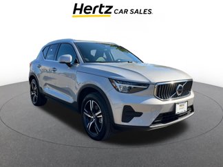 Used 2024 Volvo XC40 B5 Core image 1