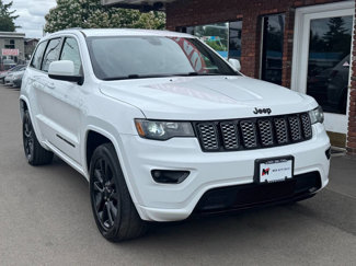 Used 2017 Jeep Grand Cherokee Altitude image 1