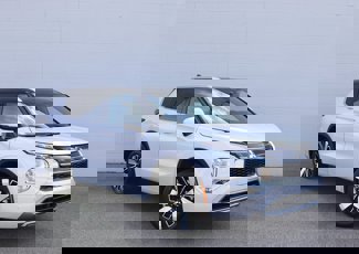 New 2025 Mitsubishi Outlander SEL image 1