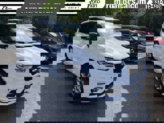 New 2026 Chrysler Pacifica Select image 1